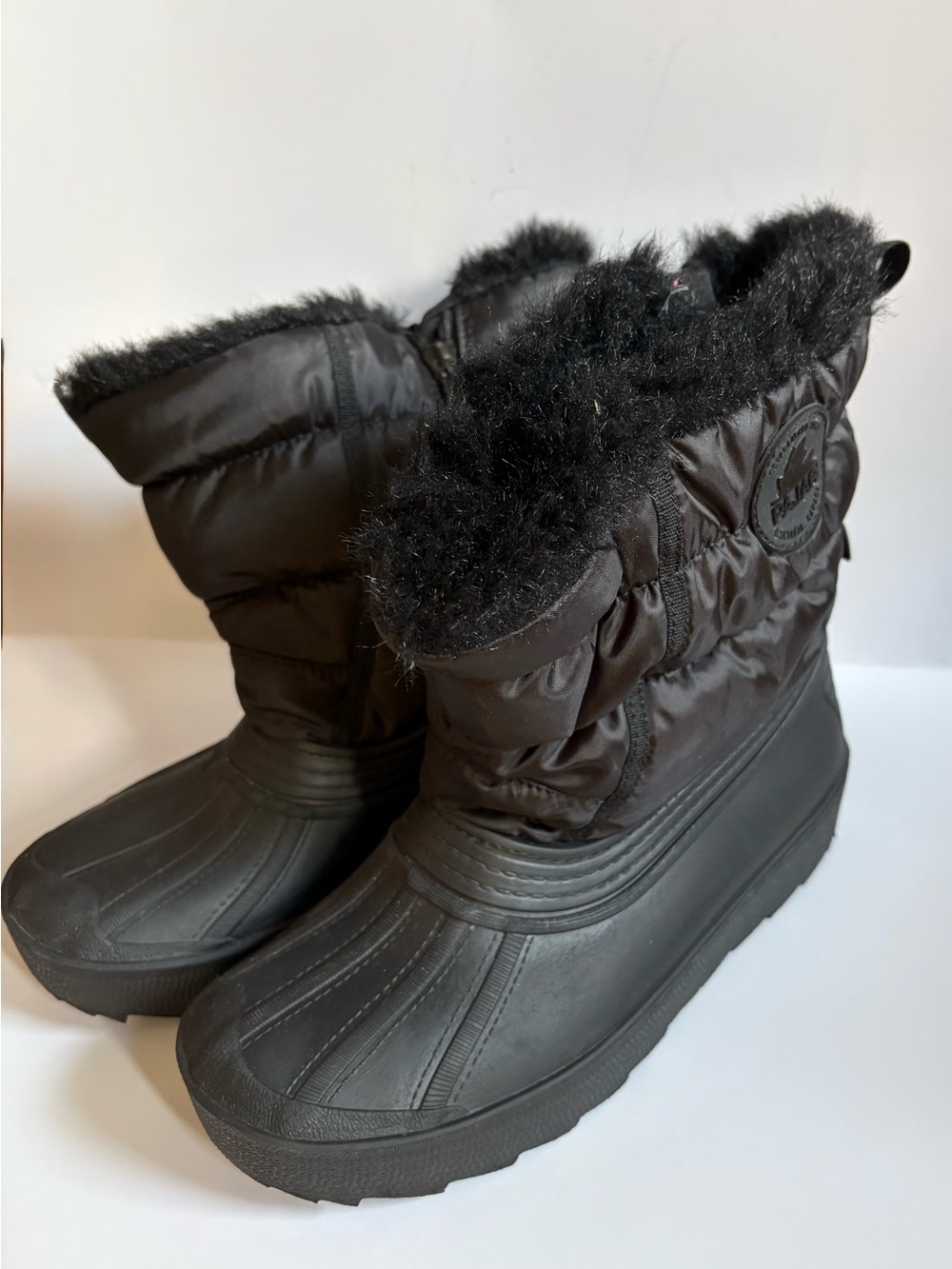Pajar Canada (Made in Italy)
Size: Women's US 9L / EU 39.5
Width: Extra Wide Fit